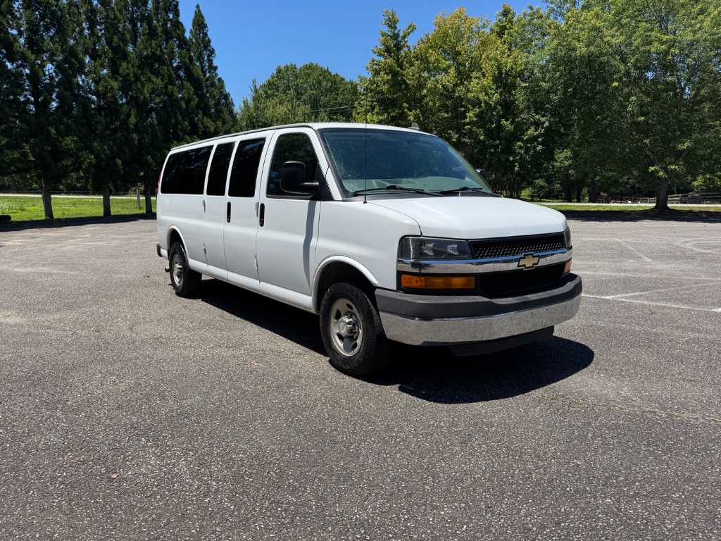 2016 Chevrolet Express 3500 LS Extended's photo