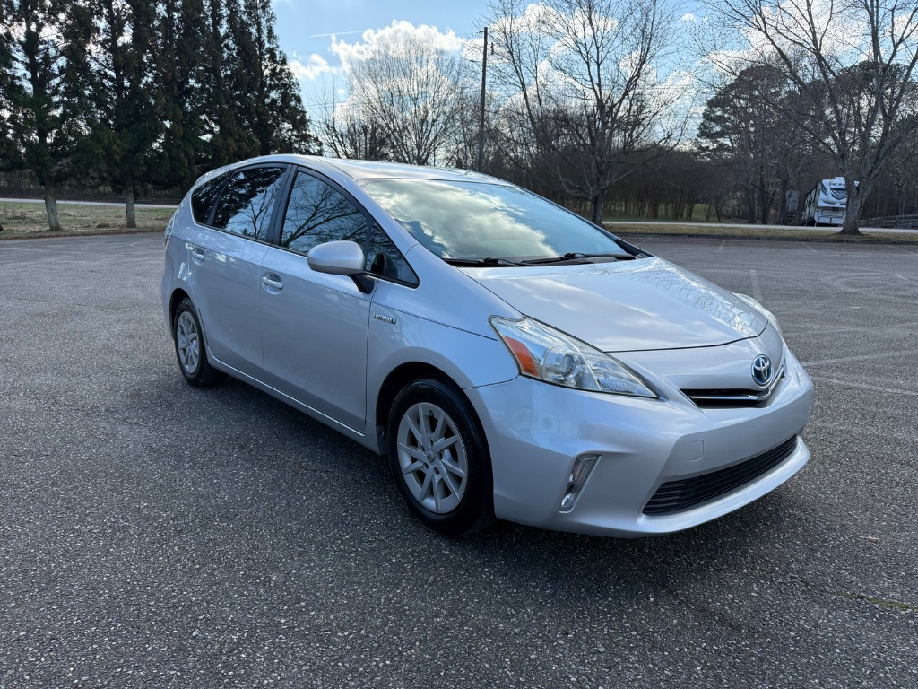 2013 Toyota Prius v Five